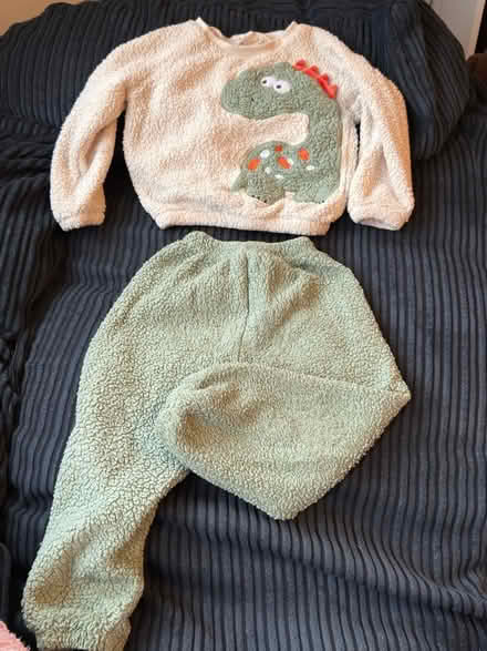 Photo of free Sets of pyjamas unisex 2-4.5 years (Levenshulme M19) #3