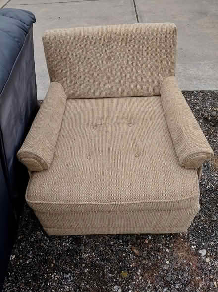 Photo of free Seat convert to twin bed (Wilmington 19803) #1