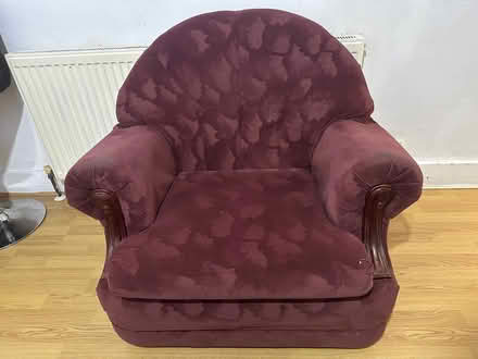 Photo of free Sofa and chairs (Luton LU1) #3