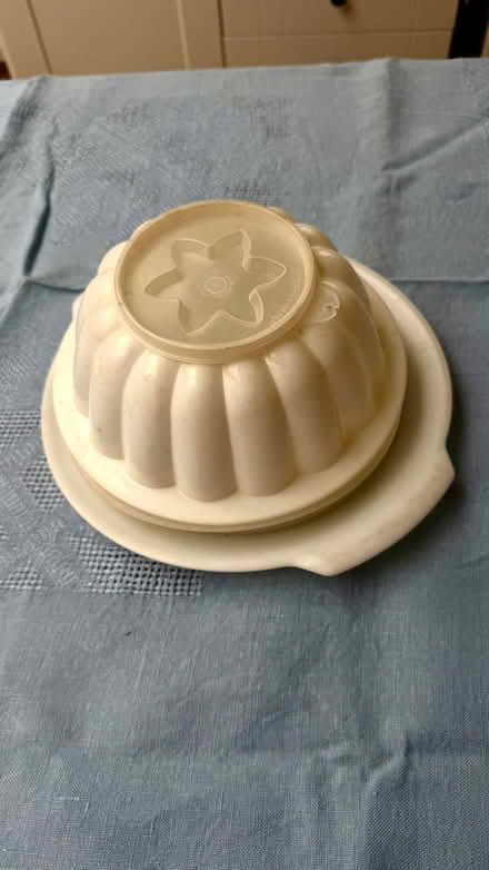 Photo of free Tupperware Jelly Mould with Lid and Serving Plate (Haywards Heath RH16) #1