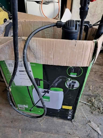 Photo of free Draper knapsack sprayer (D6w) #1