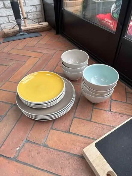 Photo of free Plates and bowls (Muswell Hill N10) #1