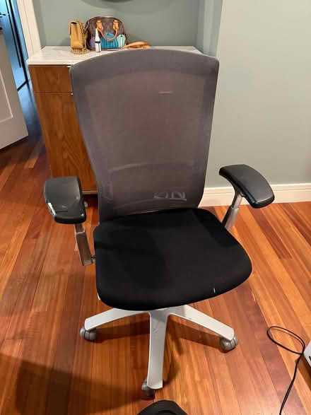 Photo of free Knoll Life Chair (Battery Park City) #1
