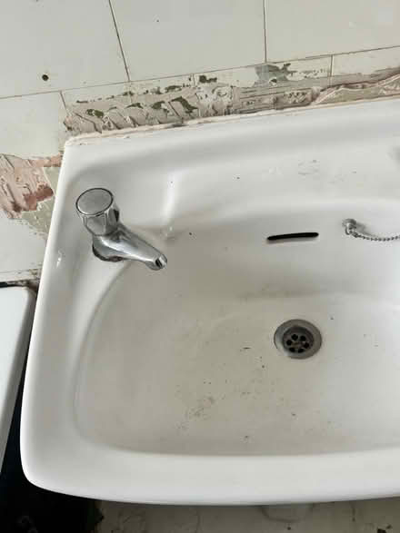 Photo of free Bathroom Sink (Well Street, E9) #3