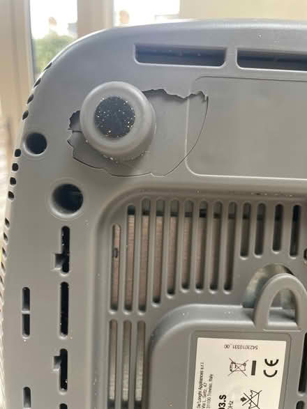 Photo of free DeLonghi toaster (TW11 Fulwell) #2