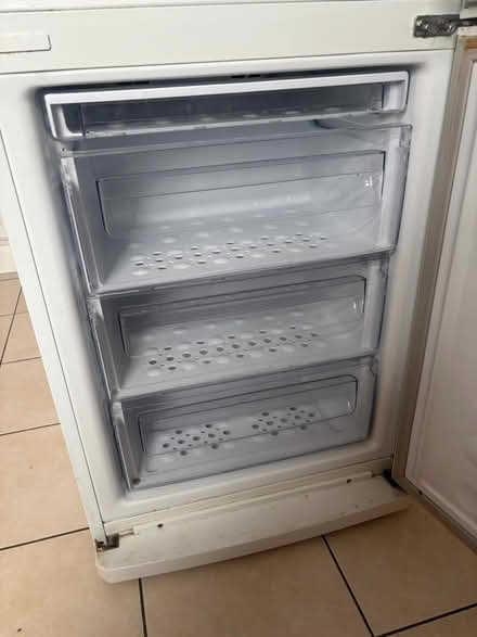 Photo of free Samsung Fridge/Freezer (SE13 6SH) #2