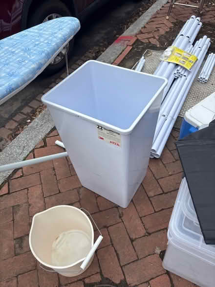 Photo of free 22 gallon plastic trash can (Capitol Hill) #1