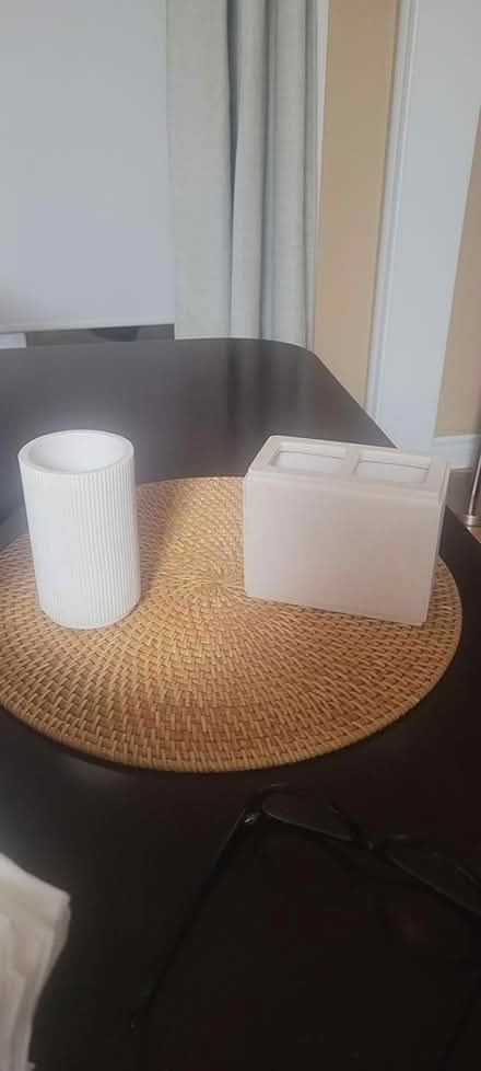 Photo of free toothbrush holder and cup (131 Wesley Avenue) #1