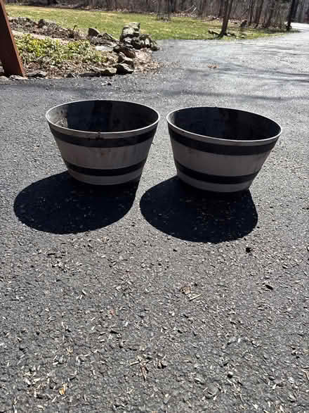 Photo of free Planter pots (Lake Front Royal) #1
