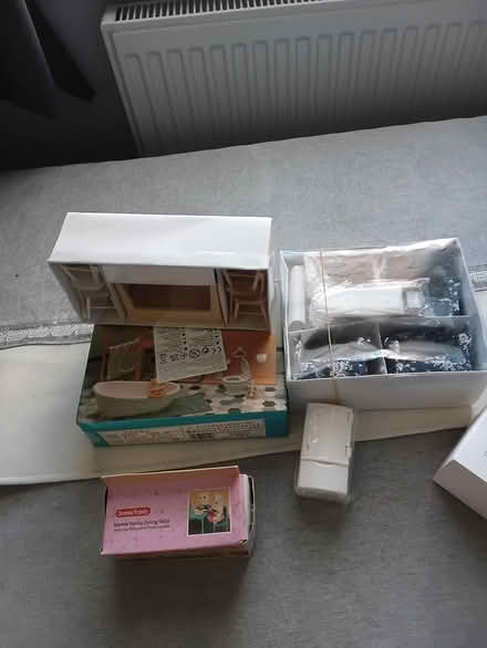 Photo of free Dolls house (Dl146EJ) #1