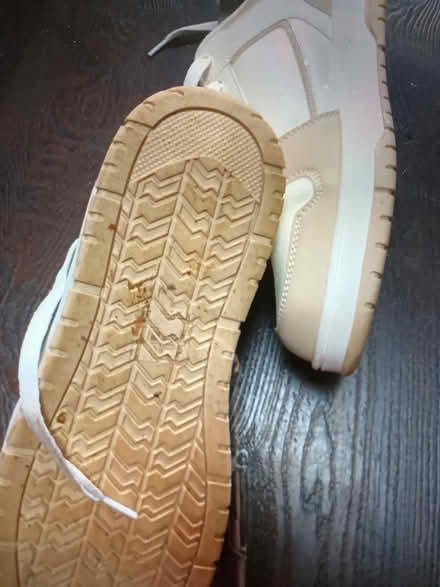 Photo of free Women’s trainers 8 (Thornton heath) #3