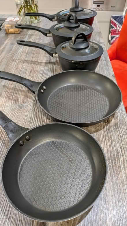Photo of free Set of Pans (RG24 Old Basing) #1