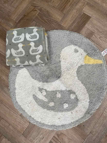 Photo of free Bath Mat and 2 x Hand towels (Wainscott) #1