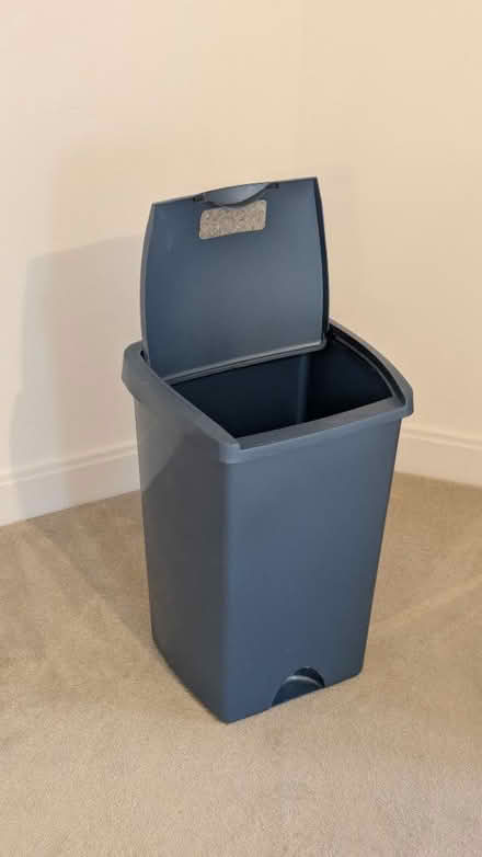 Photo of free Medium sized kitchen bin (Downley HP13) #2