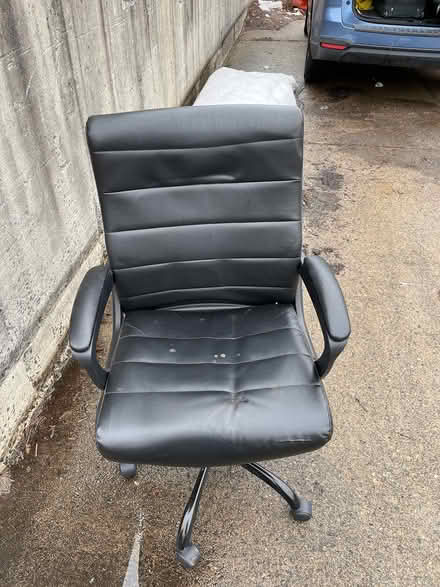Photo of free Desk chair (Oradell) #1