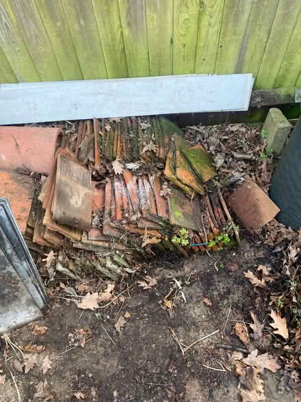 Photo of free second hand roof tiles and some bricks (Beddington CR0) #3