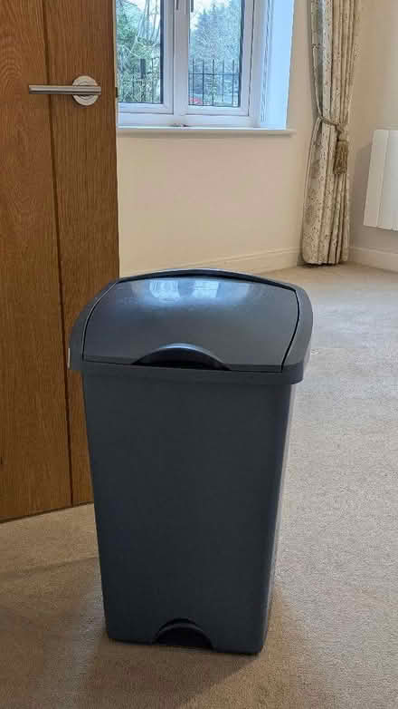 Photo of free Medium sized kitchen bin (Downley HP13) #1