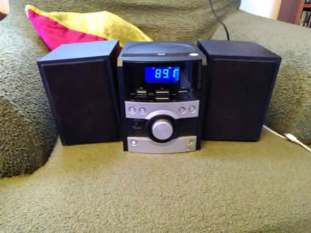 Photo of free CD/ Radio mini hifi (TN31) #1