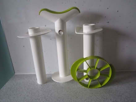 Photo of free Pineapple corer and slicer (Priorslee TF2) #1