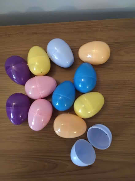 Photo of free 12 plastic eggs (Cherwell Heights OX16) #1
