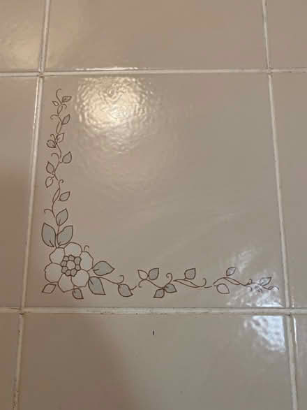 Photo of free Round kitchen table (Upper Ft Washington) #3