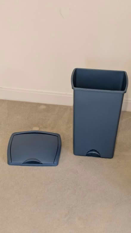 Photo of free Medium sized kitchen bin (Downley HP13) #3