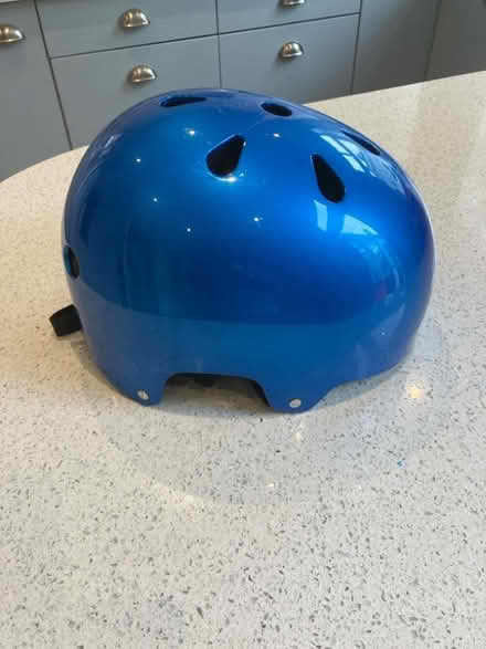 Photo of free Blue skateboard helmet (Beauchief S8) #1