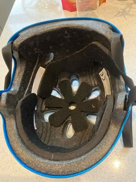 Photo of free Blue skateboard helmet (Beauchief S8) #2