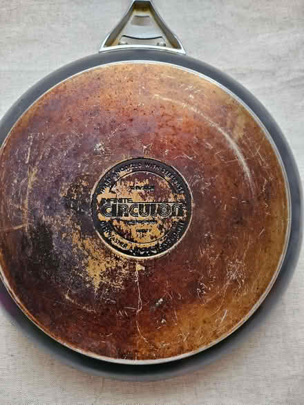 Photo of free 30cm Circulon Frying pan (Henbury BS10) #3