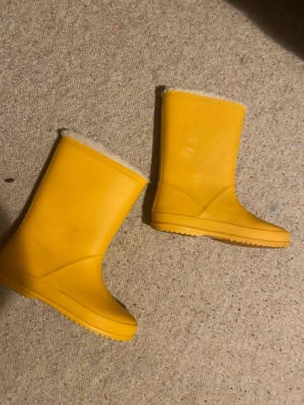 Photo of free Yellow lined boots (82 Rosehill drive, BH23) #1