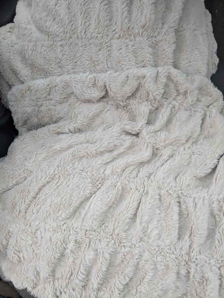 Photo of free 2 x dble fleece duvets +pillowcases (Bedford MK40) #1