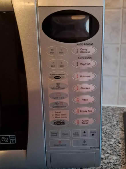 Photo of free 900 watt microwave (Offerton SK2 5LJ) #4
