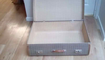 Photo of free vintage suitcase (Priorslee TF2) #3