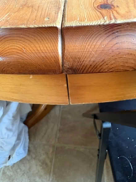 Photo of free Round extending table (GL5) #2