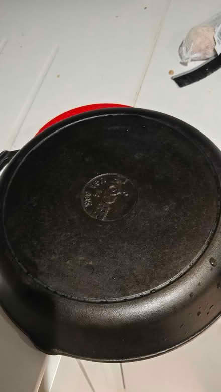 Photo of free Lodge Cast Iron Skillet(approx26cm) (SW6) #1