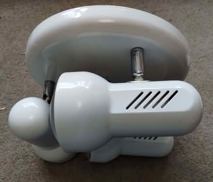 Photo of free 3-Bulb Spotlight (Tividale B69) #3