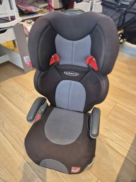 Photo of free Car seat (En6 4) #1