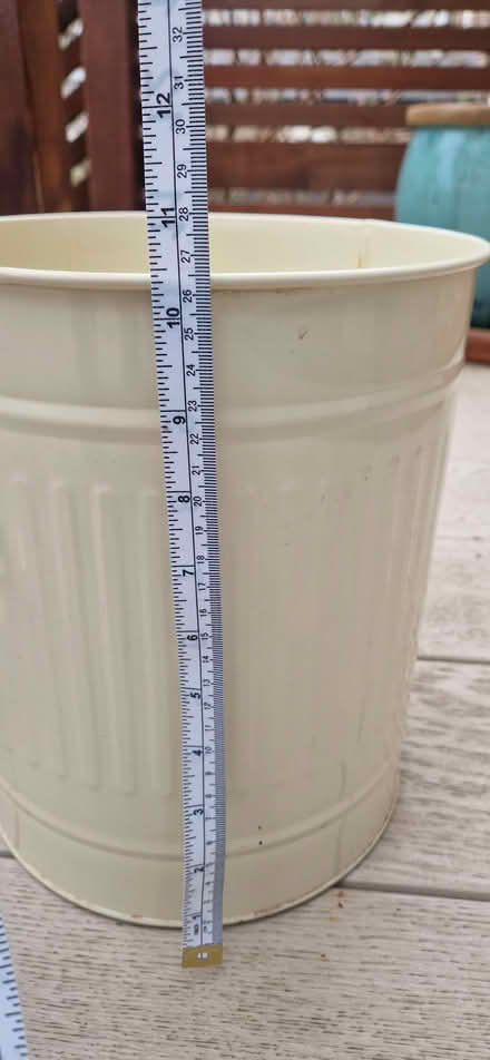 Photo of free small metal bin (Denny Bottom TN4) #3