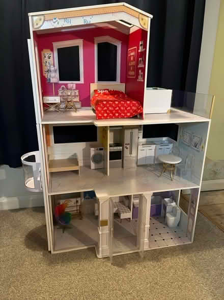 Photo of free Rainbow High Dolls House (SM1) #1