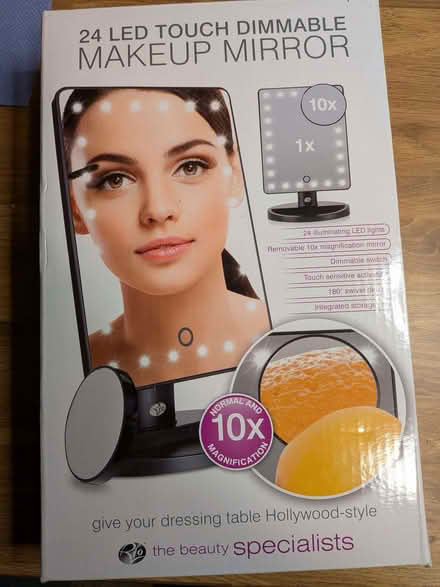 Photo of free LED Illuminating Makeup Mirror (ME13) #1