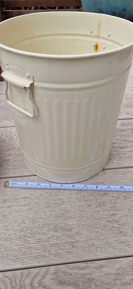 Photo of free small metal bin (Denny Bottom TN4) #2