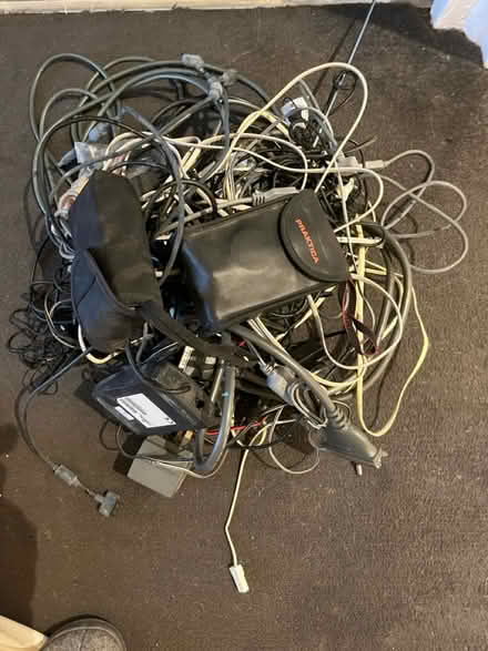 Photo of free Cables and camera (Morden SM4) #1