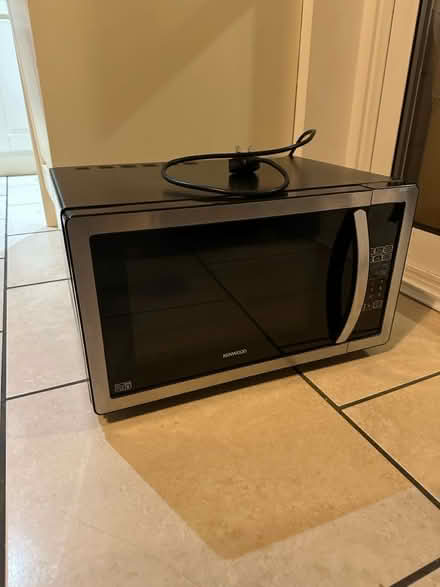 Photo of free Large Microwave Oven (Se9 2af) #1