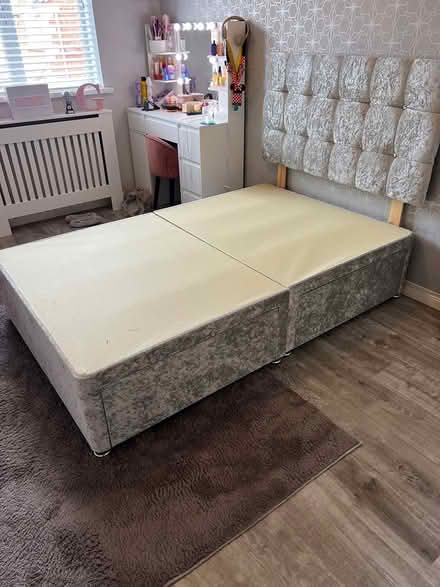 Photo of free Divan bed with 4 draws (Ne243xq) #1