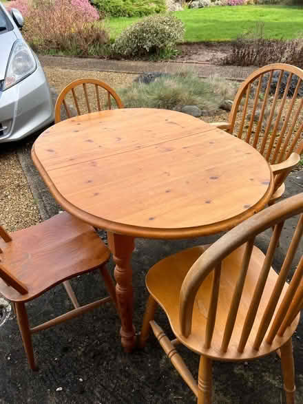 Photo of free Pine extendable dining table and chairs (Seaford BN25) #3