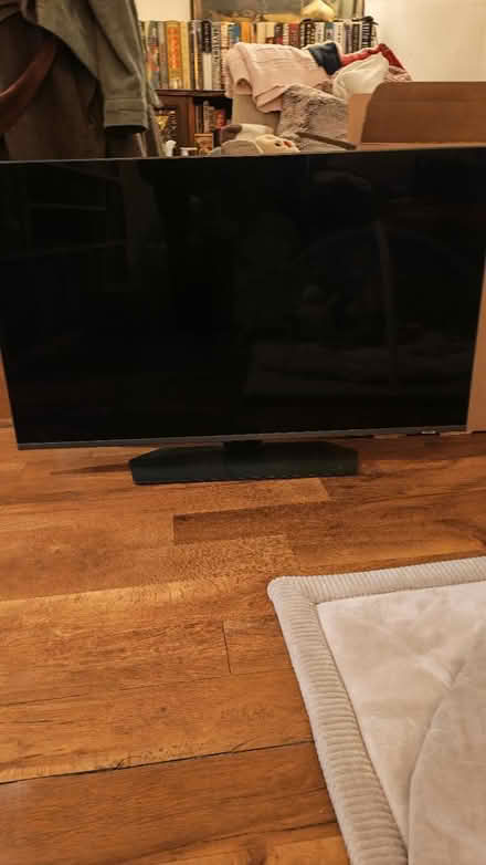 Photo of free 43" Samsung TV (picture distorted) (SE23) #3