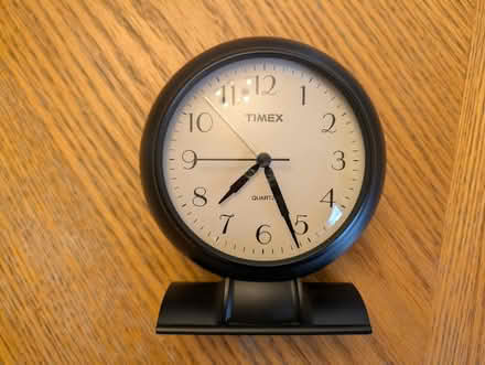 Photo of free Battery powered alarm clock (Poughquag) #1