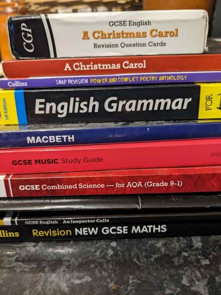 Photo of free GCSE revision books (Middlewood S35) #1