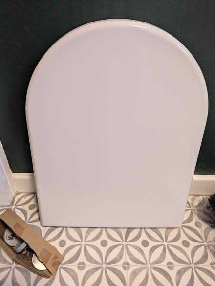 Photo of free Toilet seat (brand new) (Leytonstone) #3