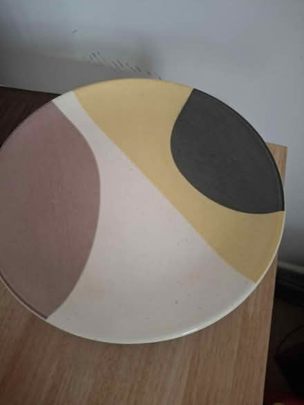 Photo of free Plates (whyteleafe CR3) #2